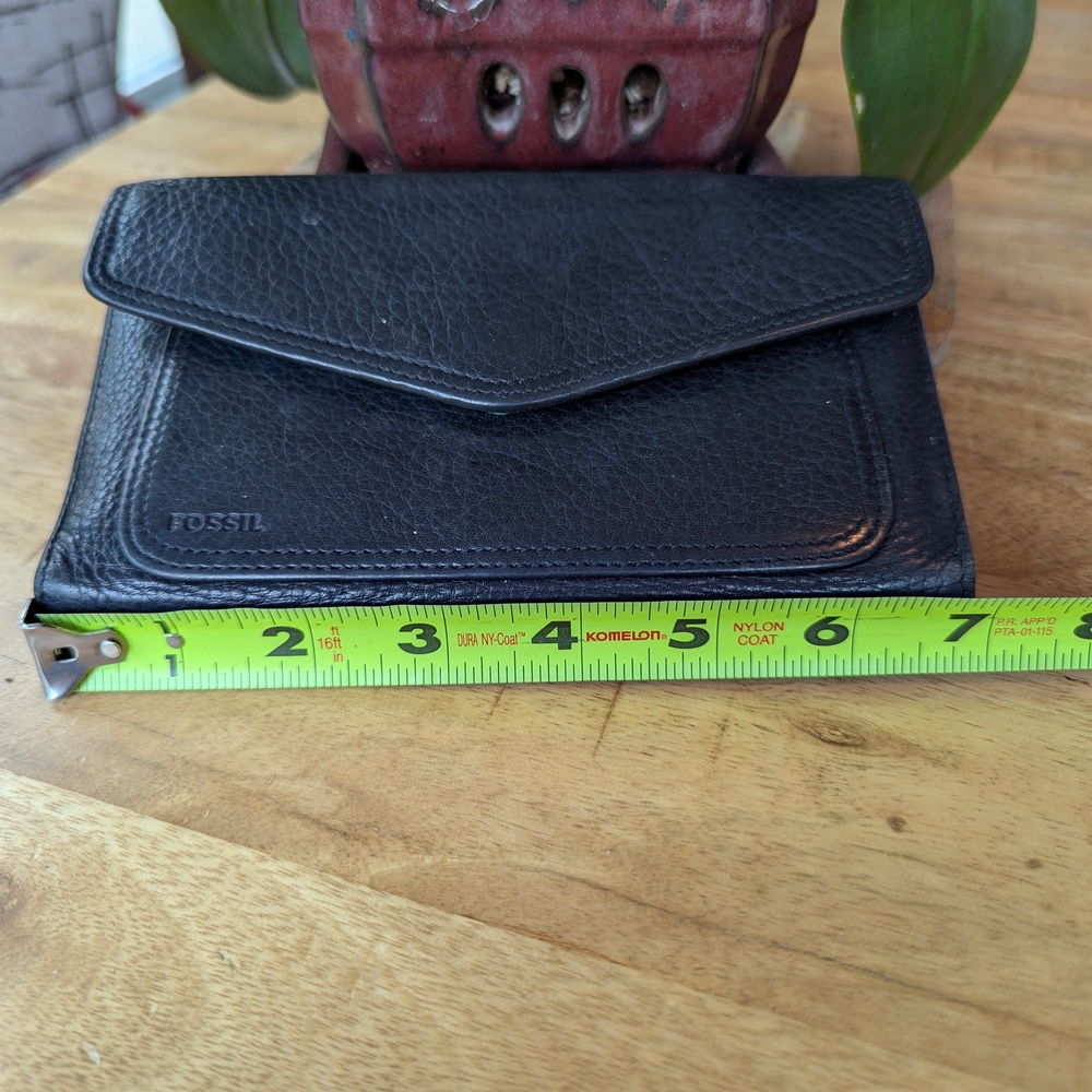 Textured Black Leather Vintage Wallet by Fossil - Picture 4 of 14